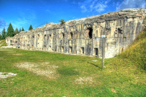 Mezilehlý fort Sommo
